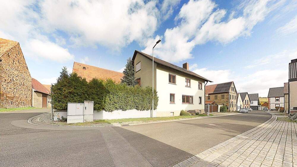 Einfamilienhaus Volkach Eichfeld - 1 Zimmer, 172 m&sup2;, 290.000&euro; | Angebot:25743799