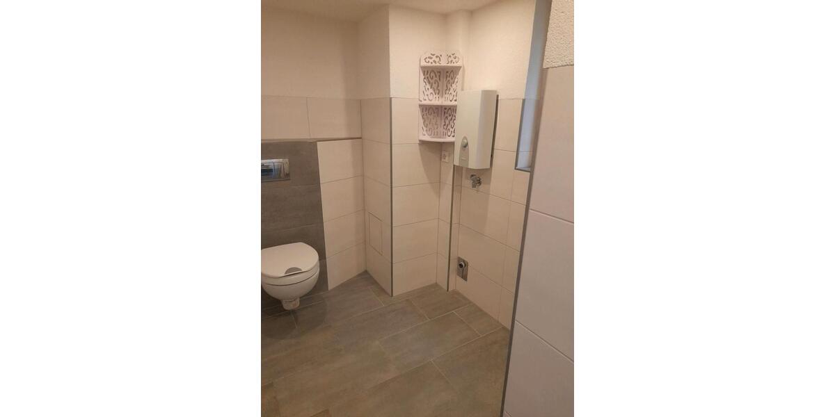 Dachgeschoßwohnung Niederwerrn - 1 Zimmer, 10 m&sup2;, 290&euro; | Angebot:25415498