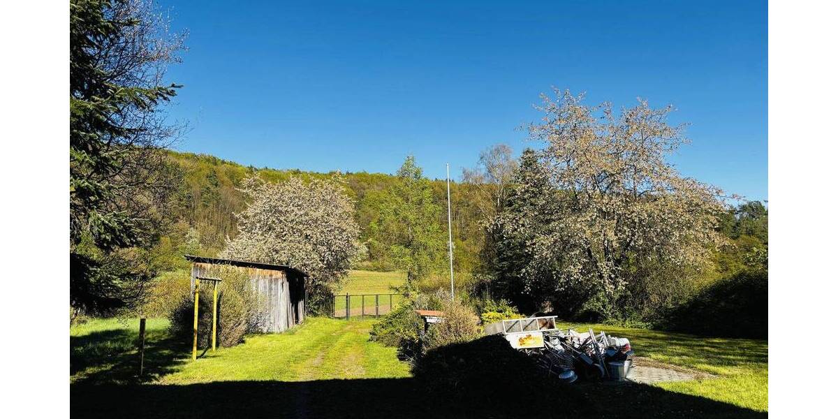 Einfamilienhaus Hofheim - 9 Zimmer, 200 m&sup2;, 270.000&euro; | Angebot:26930429