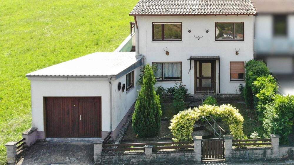 Einfamilienhaus Retzstadt - 8 Zimmer, 185 m&sup2;, 295.000&euro; | Angebot:25716350