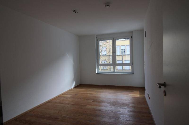 Etagenwohnung Schweinfurt Innenstadt - 4 Zimmer, 111 m&sup2;, 1.250&euro; | Angebot:26106644