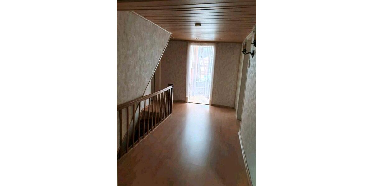 Einfamilienhaus Sulzfeld - 11 Zimmer, 208 m&sup2;, 149.000&euro; | Angebot:23488843