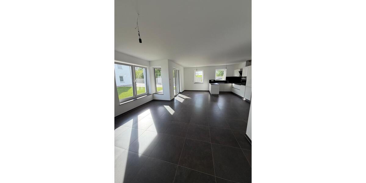 Erdgeschoßwohnung Hofheim in Unterfranken - 3 Zimmer, 98 m&sup2;, 1.190&euro; | Angebot:26635805