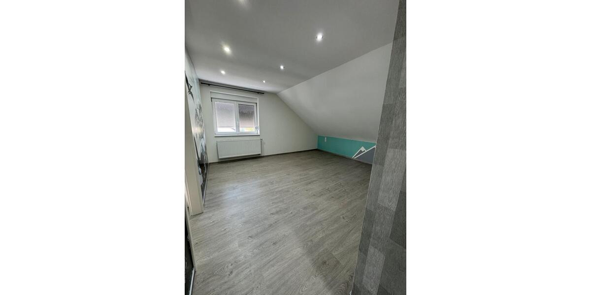 Dachgeschoßwohnung Schwebheim - 2.5 Zimmer, 70 m&sup2;, 700&euro; | Angebot:25420756