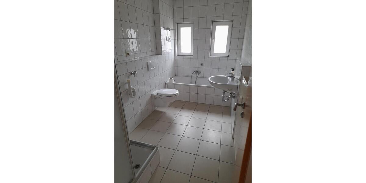 Etagenwohnung Schweinfurt Bellevue - 3 Zimmer, 90 m&sup2;, 700&euro; | Angebot:25376392