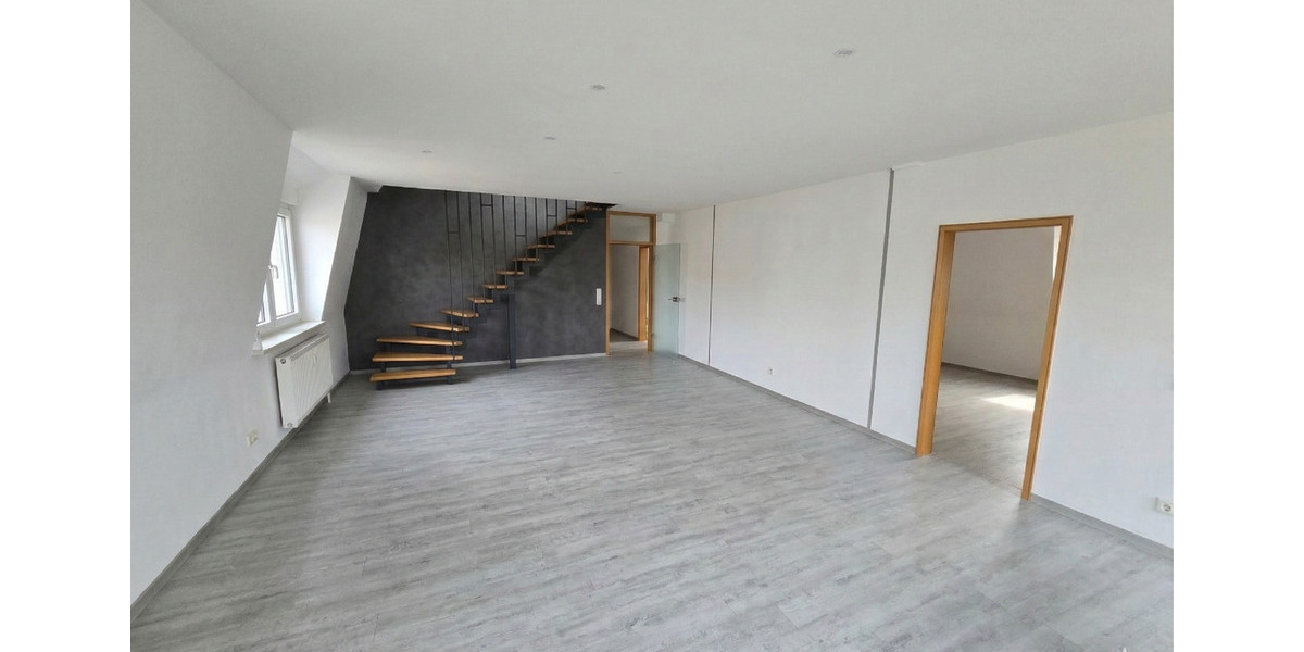 Maisonettenwohnung Schweinfurt Gartenstadt - 5 Zimmer, 206 m&sup2;, 1.620&euro; | Angebot:25941787