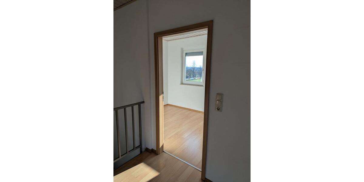 Etagenwohnung Grettstadt - 4 Zimmer, 85 m&sup2;, 600&euro; | Angebot:25415204