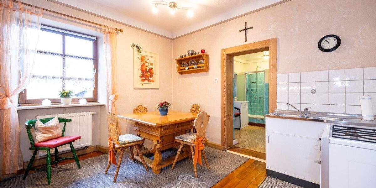 Mehrfamilienhaus, Wohnhaus Volkach - 9 Zimmer, 212 m&sup2;, 397.000&euro; | Angebot:25737330