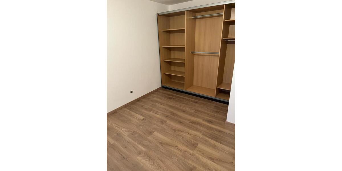 Etagenwohnung Poppenhausen - 3 Zimmer, 75 m&sup2;, 700&euro; | Angebot:26615845