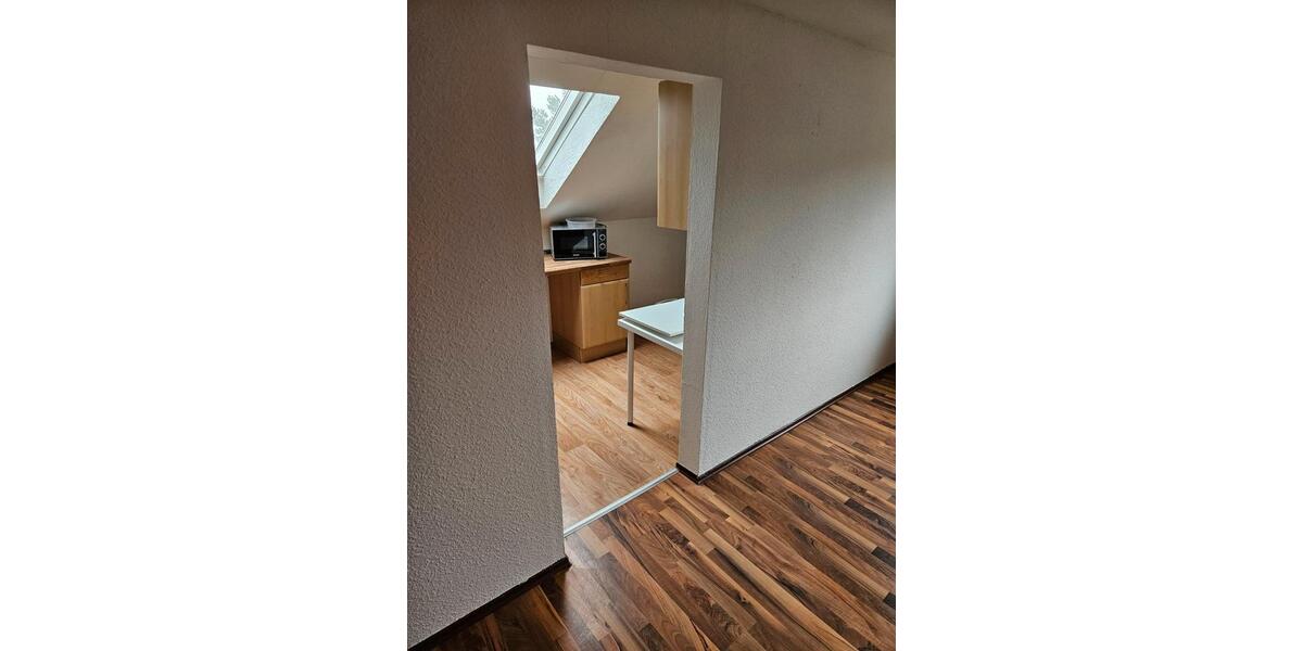 Dachgeschoßwohnung Hohenroth - 2.5 Zimmer, 65 m&sup2;, 470&euro; | Angebot:26033540