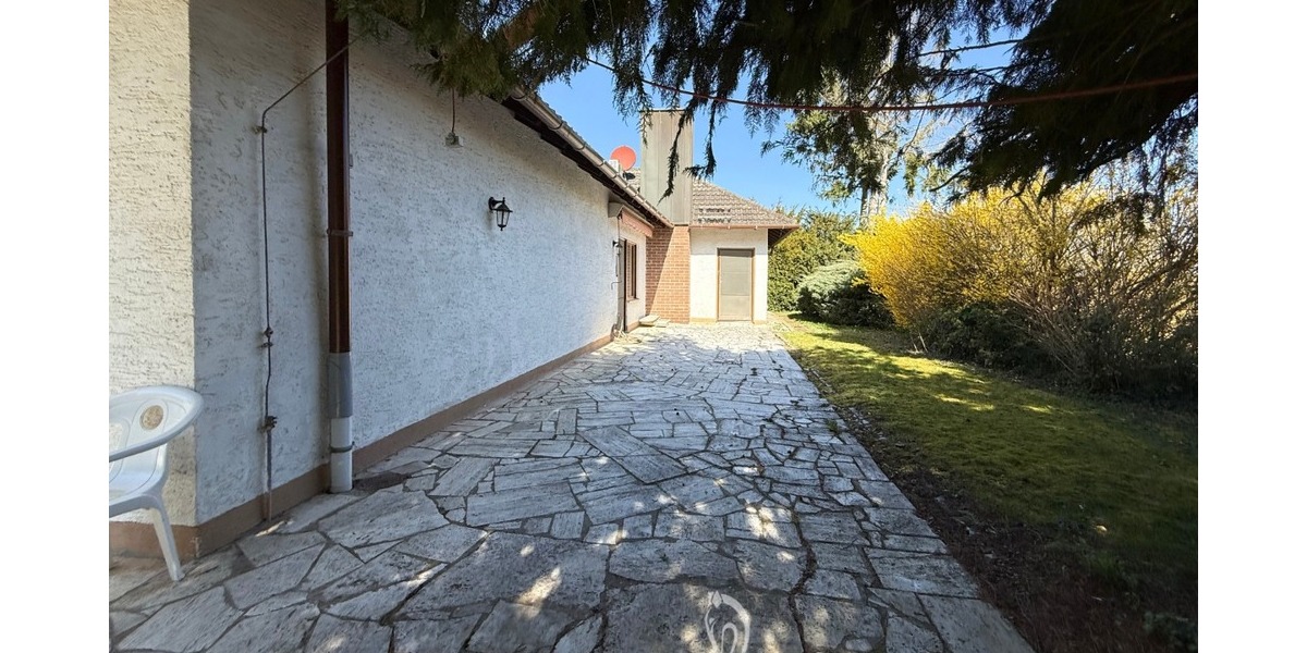 Architektenhaus mit großzügiger Einliegerwohnung und großem Garten in attraktiver Wohnlage - Einfamilienhaus Unterpleichfeld | Angebot:26073612