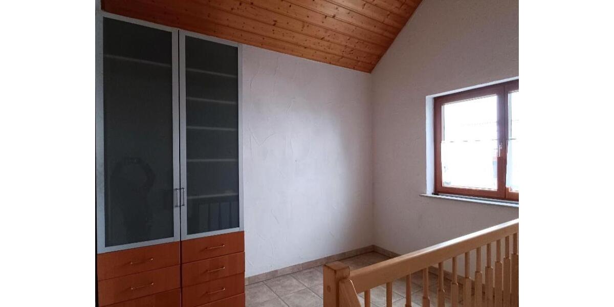 Dachgeschoßwohnung Haßfurt - 3 Zimmer, 95 m&sup2;, 850&euro; | Angebot:25644002