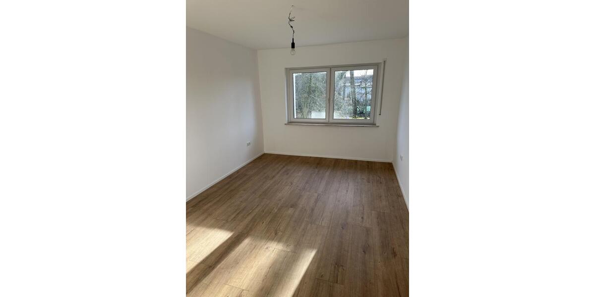 Etagenwohnung Schwebheim - 4 Zimmer, 102 m&sup2;, 1.150&euro; | Angebot:26664475