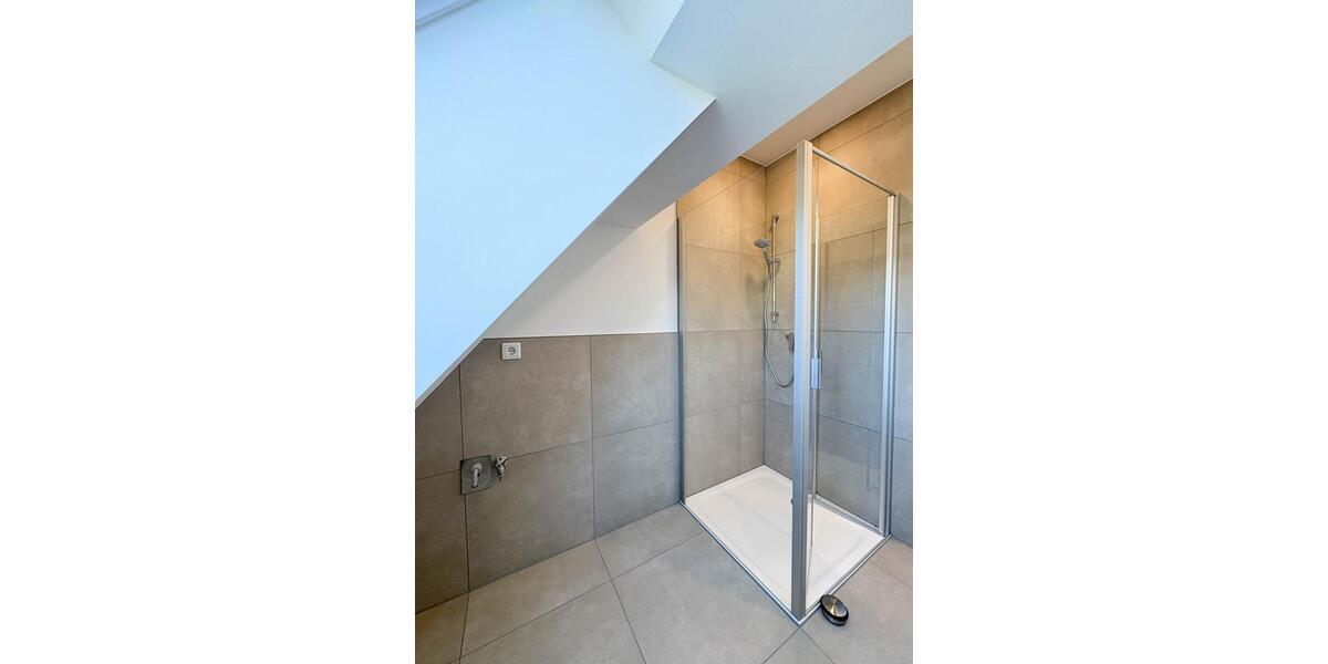 Dachgeschoßwohnung Estenfeld - 2 Zimmer, 77 m&sup2;, 990&euro; | Angebot:25415392