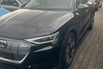 Audi e-tron 23.800 km 28.700 &euro; Niederlauer 97618