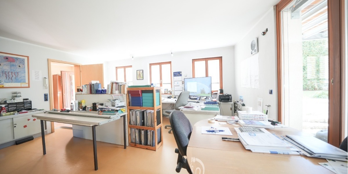 Traumhaftes Ensemble: Energieeffizientes (A) Einfamilienhaus mit Büro, großem Innenhof & Garten - Mehrfamilienhaus, Wohnhaus Fahr Fahr | Angebot:25907599