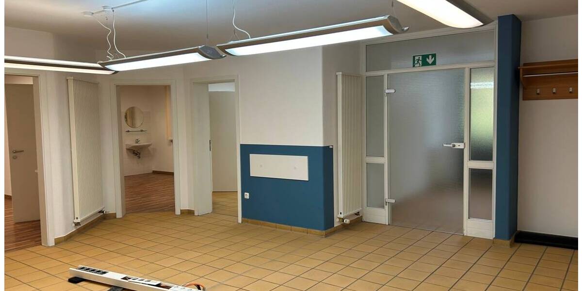 Gewerbeobjekt Sand a.Main - 7 Zimmer, 135 m&sup2;, 1.100&euro; | Angebot:25797408