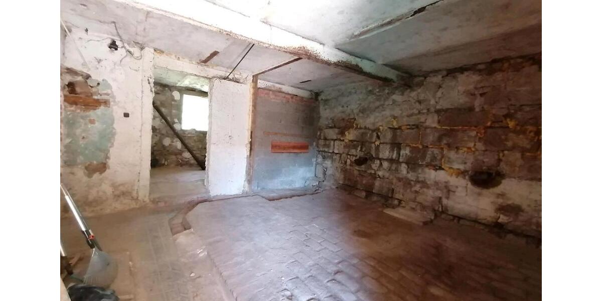 Einfamilienhaus Hofheim in Unterfranken - 3 Zimmer, 125 m&sup2;, 60.000&euro; | Angebot:26051317