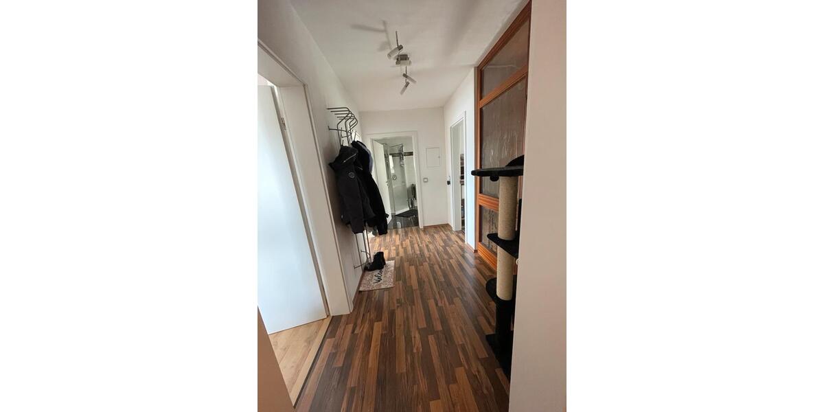 Dachgeschoßwohnung Elfershausen - 3 Zimmer, 80 m&sup2;, 900&euro; | Angebot:26025710