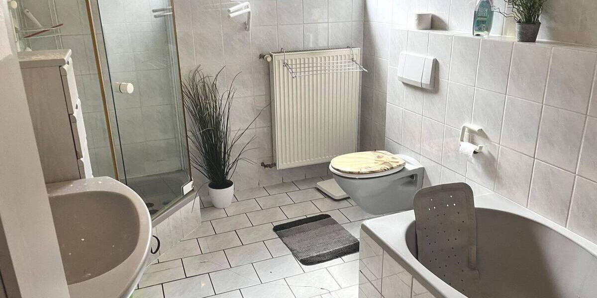 Einfamilienhaus Hofheim - 9 Zimmer, 200 m&sup2;, 270.000&euro; | Angebot:26930429