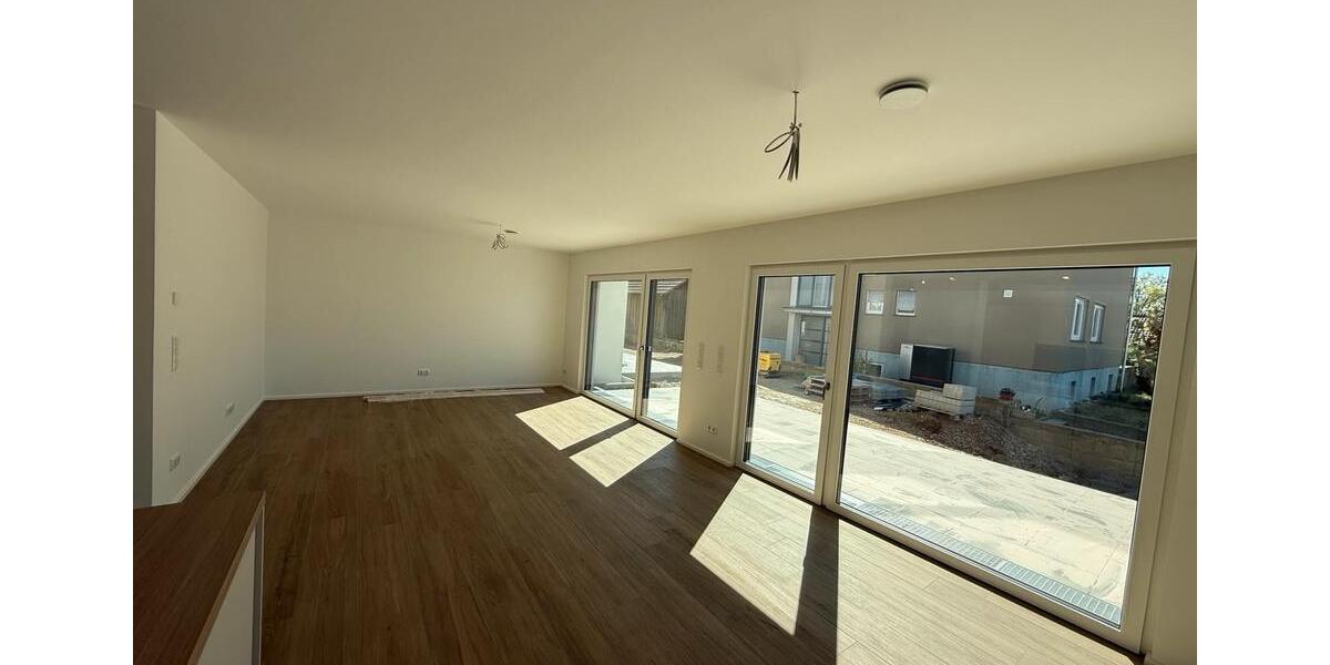 Doppelhaushälfte Unterpleichfeld - 5 Zimmer, 145 m&sup2;, 2.190&euro; | Angebot:26462335