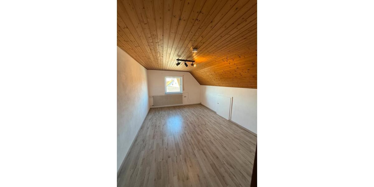 Einfamilienhaus Donnersdorf - 9 Zimmer, 186 m&sup2;, 1.390&euro; | Angebot:25948214