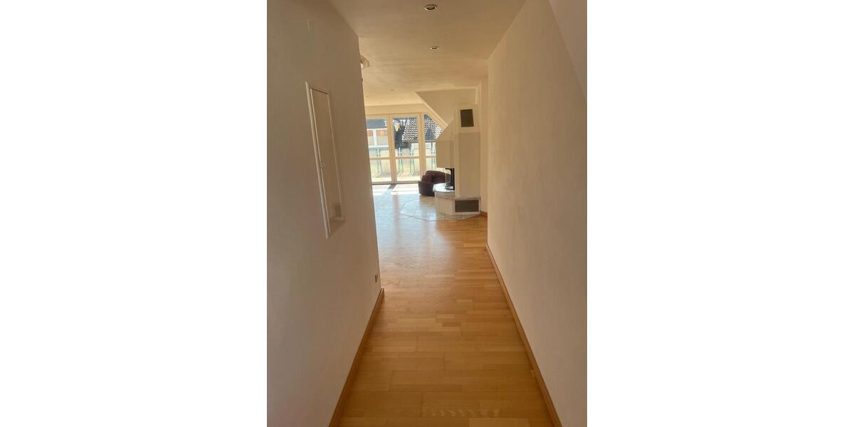Dachgeschoßwohnung Bad Bocklet - 3 Zimmer, 130 m&sup2;, 1.300&euro; | Angebot:25350125