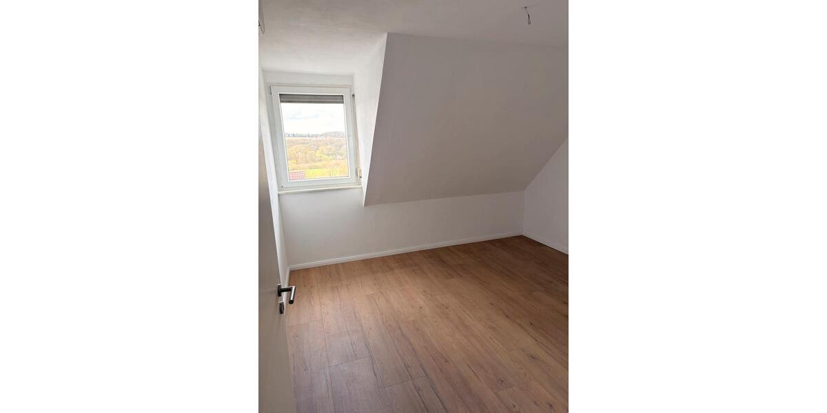 Dachgeschoßwohnung Schonungen Forst - 3 Zimmer, 83 m&sup2;, 949&euro; | Angebot:26047316