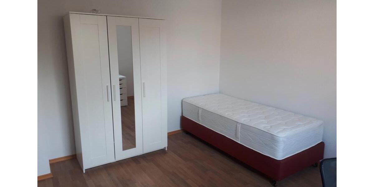 Erdgeschoßwohnung Schweinfurt Bellevue - 17 Zimmer, 300 m&sup2;, 450&euro; | Angebot:25832032