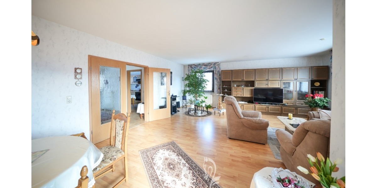 Wohnen mit Weitblick – schöner Bungalow mit Untergeschoss in ruhiger Feldrandlage - Bungalow Arnstein | Angebot:25838799