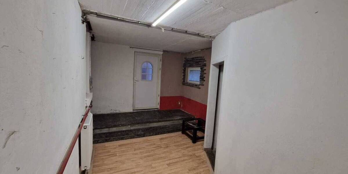 Einfamilienhaus Niederwerrn - 6 Zimmer, 129 m&sup2;, 250.000&euro; | Angebot:25664866