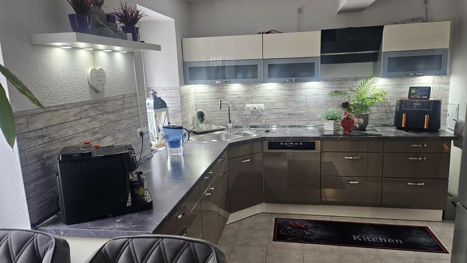 Erdgeschoßwohnung Euerdorf - 3 Zimmer, 114 m&sup2;, 1.000&euro; | Angebot:25650977