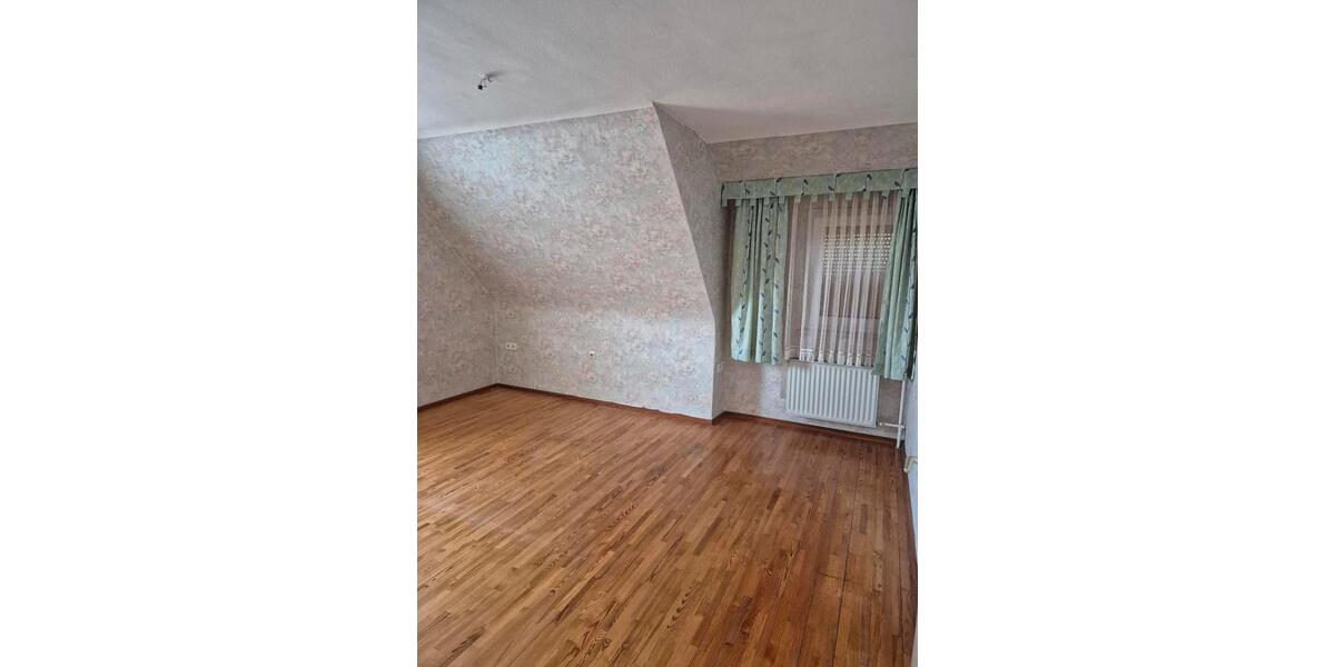 Einfamilienhaus Gerolzhofen - 5 Zimmer, 123 m&sup2;, 250.000&euro; | Angebot:25917862