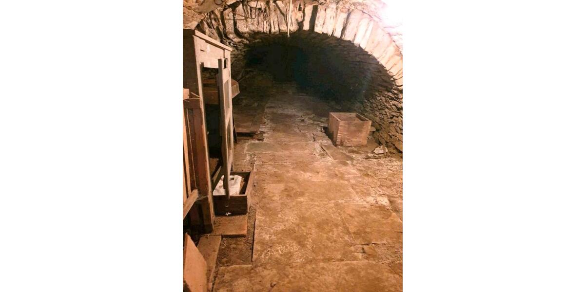 Einfamilienhaus Sulzfeld - 11 Zimmer, 208 m&sup2;, 149.000&euro; | Angebot:23488843