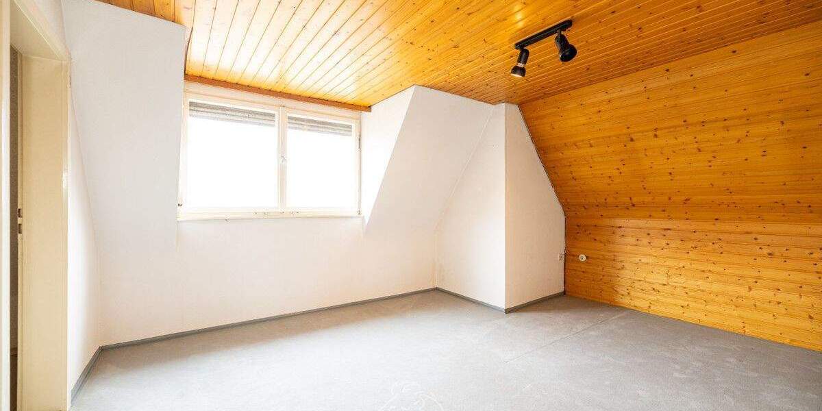 Mehrfamilienhaus, Wohnhaus Volkach - 9 Zimmer, 212 m&sup2;, 397.000&euro; | Angebot:25737330