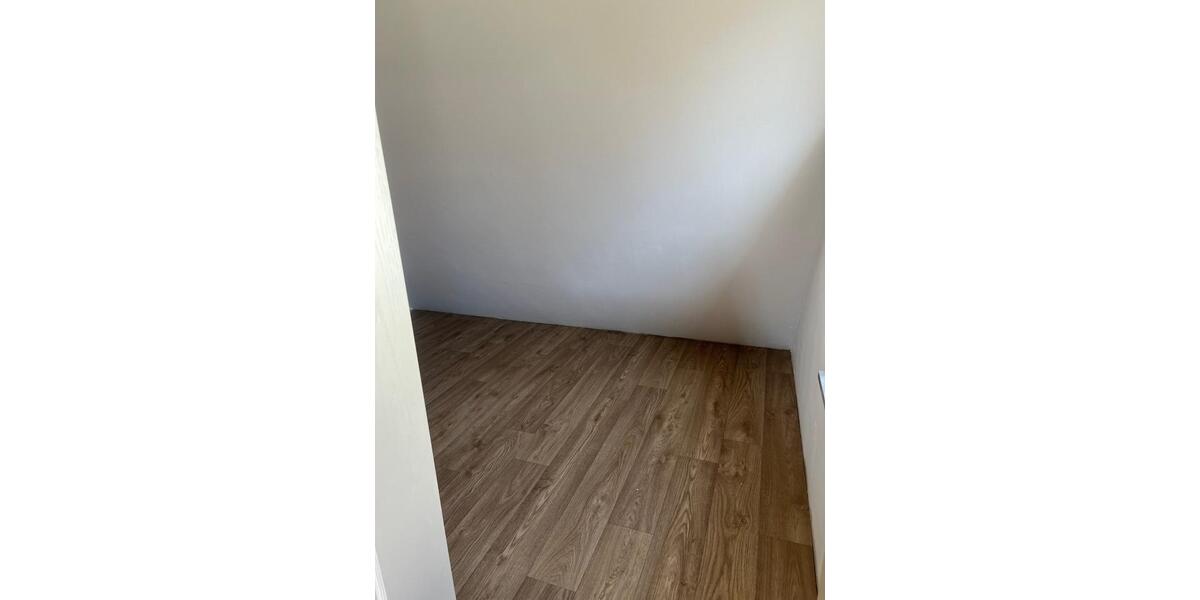 Dachgeschoßwohnung Bad Bocklet - 3 Zimmer, 130 m&sup2;, 1.300&euro; | Angebot:25350125