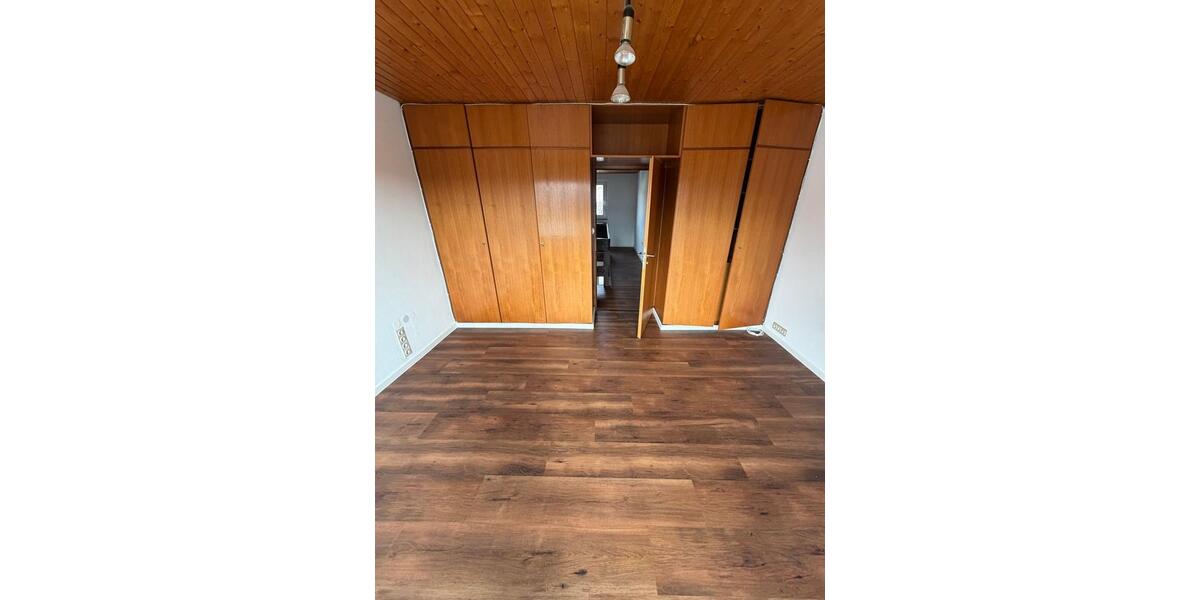 Etagenwohnung Poppenhausen - 7 Zimmer, 215 m&sup2;, 1.890&euro; | Angebot:26312178