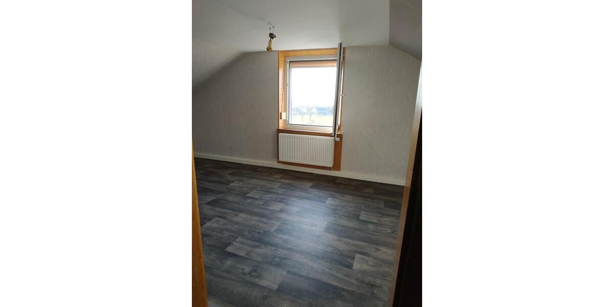 Dachgeschoßwohnung Hofheim in Unterfranken - 3 Zimmer, 47 m&sup2;, 385&euro; | Angebot:25752499