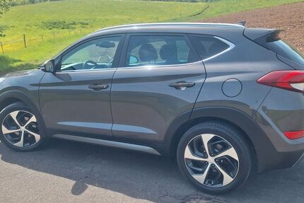 Hyundai TUCSON 179.000 km 13.000 &euro; Ebrach 96157