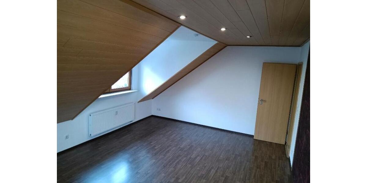 Dachgeschoßwohnung Haßfurt - 3 Zimmer, 95 m&sup2;, 850&euro; | Angebot:25644002