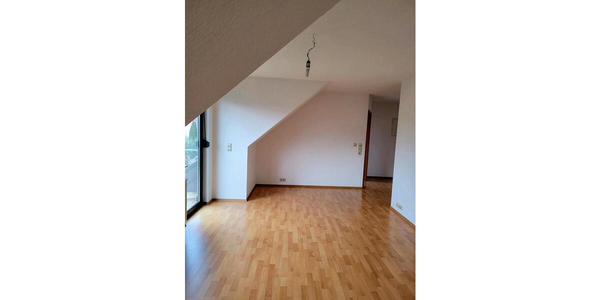 Dachgeschoßwohnung Kürnach - 3 Zimmer, 72 m&sup2;, 832&euro; | Angebot:25937749