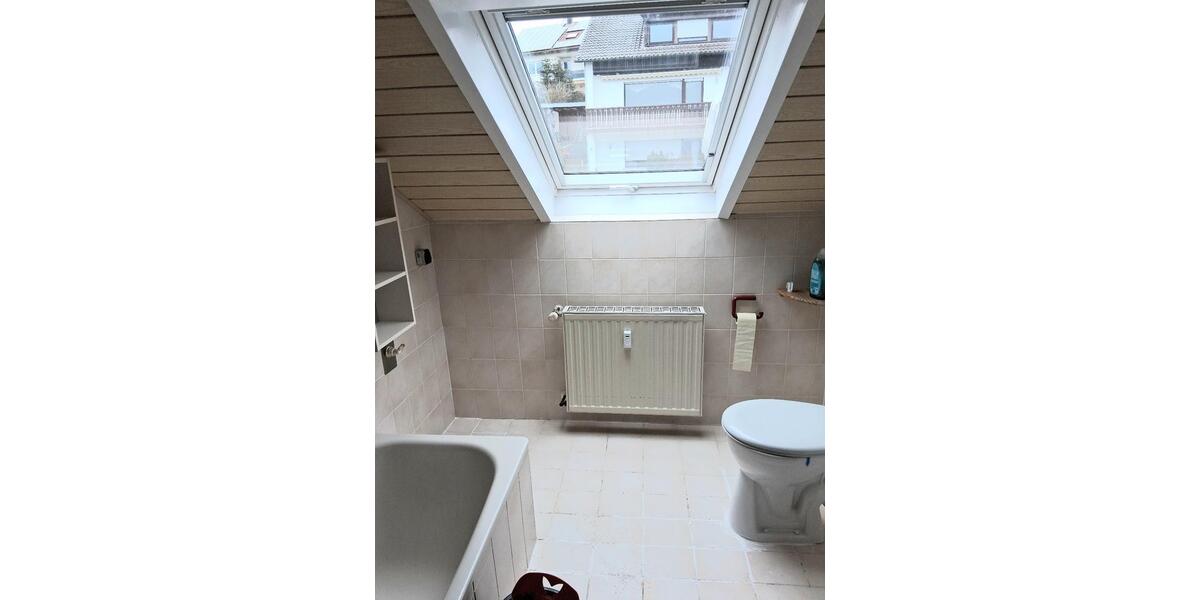 Dachgeschoßwohnung Gädheim - 3 Zimmer, 98 m&sup2;, 750&euro; | Angebot:24864276