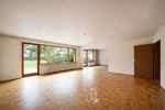 Architektenhaus mit großzügiger Einliegerwohnung und großem Garten in attraktiver Wohnlage - Einfamilienhaus Unterpleichfeld | Angebot:26073612