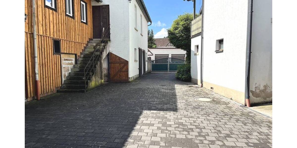 Einfamilienhaus Hofheim - 9 Zimmer, 200 m&sup2;, 270.000&euro; | Angebot:26930429