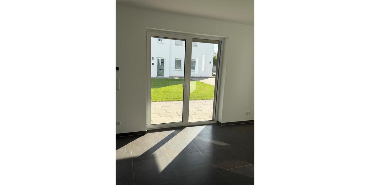 Erdgeschoßwohnung Hofheim in Unterfranken - 3 Zimmer, 98 m&sup2;, 1.190&euro; | Angebot:26635805