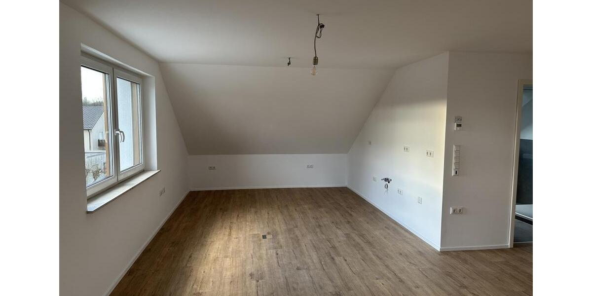 Dachgeschoßwohnung Schwebheim - 3 Zimmer, 78 m&sup2;, 850&euro; | Angebot:26039159