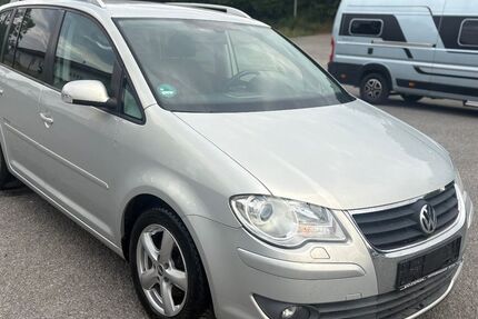 VW Touran 270.000 km 2.500 &euro; Knetzgau 97478
