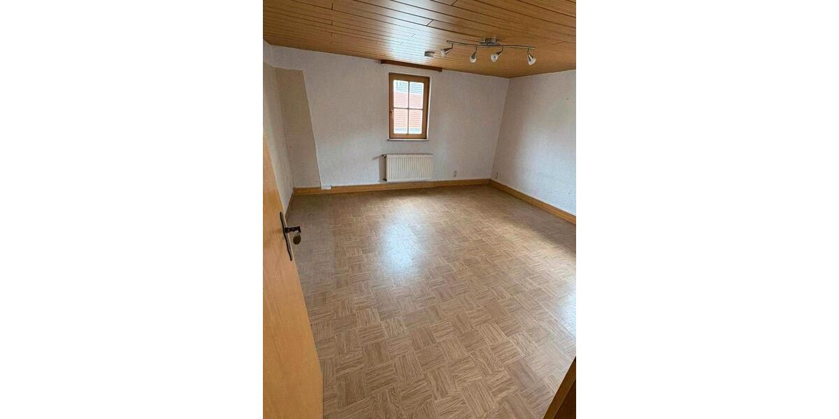 Einfamilienhaus Sulzfeld - 10 Zimmer, 209 m&sup2;, 205.000&euro; | Angebot:23431179