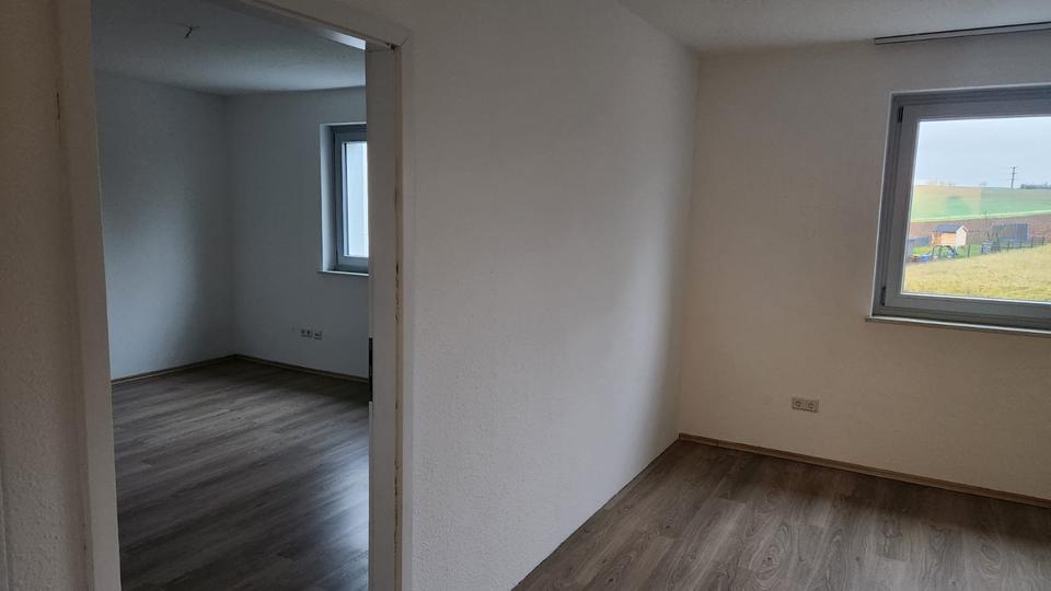 Etagenwohnung Hohenroth - 4 Zimmer, 130 m&sup2;, 1.000&euro; | Angebot:20981297