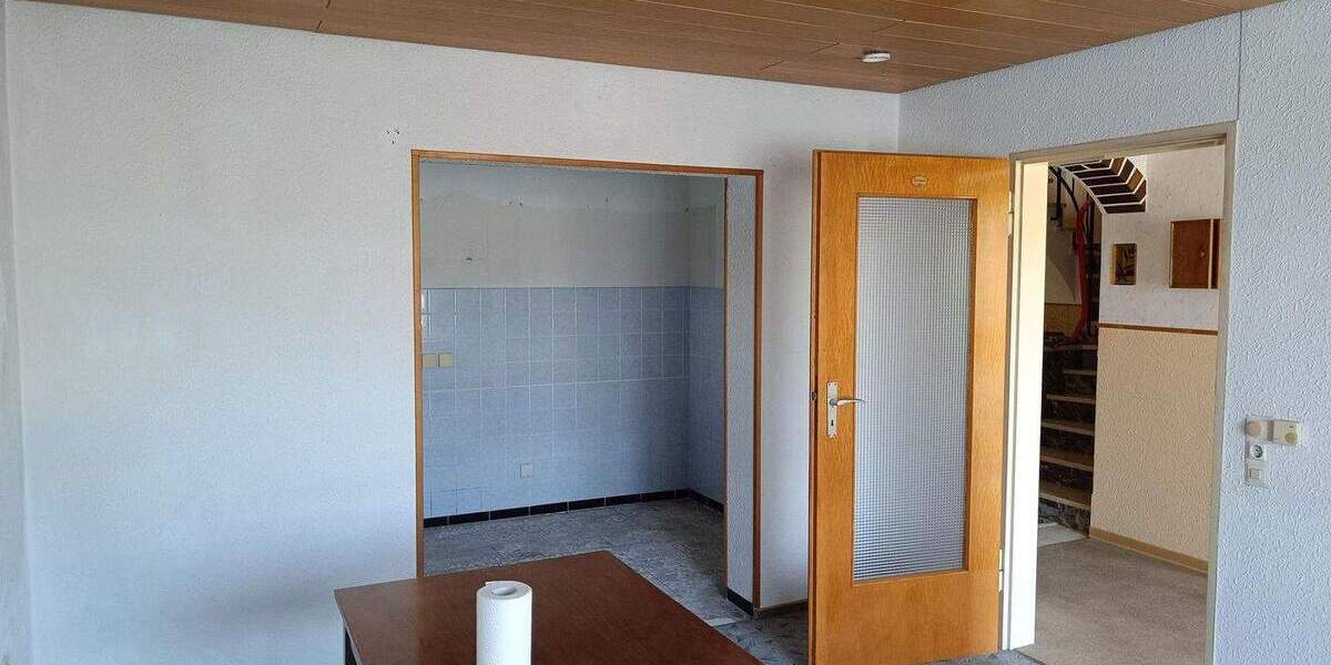 Einfamilienhaus Retzstadt - 8 Zimmer, 185 m&sup2;, 295.000&euro; | Angebot:25716350